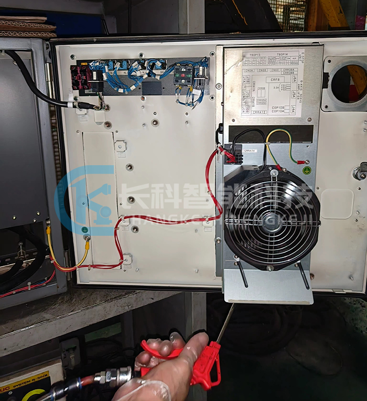 發(fā)那科大型機(jī)器人2000iB 165R 165F保養(yǎng) 發(fā)那科大型機(jī)器人2000iB 165R 165F保養(yǎng)