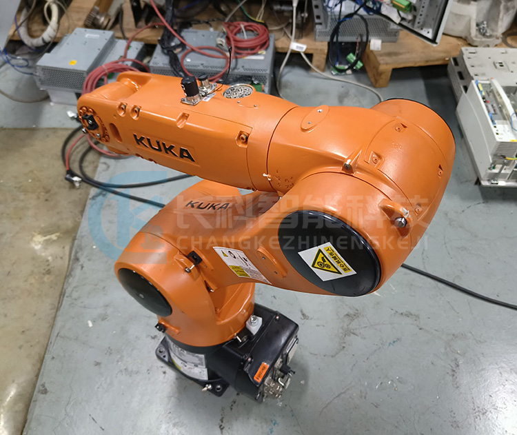 庫卡機(jī)器人KR 6 R900 sixx C異響維修